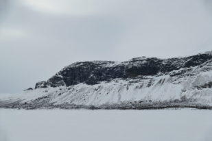 Dieses Bild ist nicht in Graustufen aufgenommen, manchmal wirkt die Landschaft tatsächlich ganz schwarz-weiß