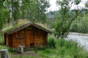 F9F4573F-1739-4BA6-83DE-F133F090E14A